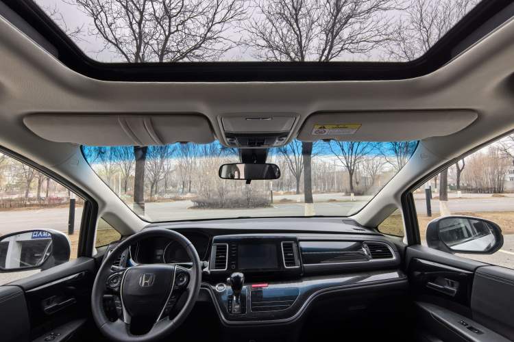 Used Honda Elysion 2019 2.0L Hybrid Luxury Edition Interior 3