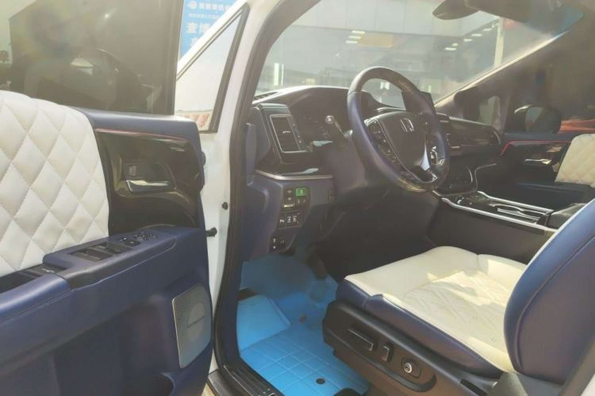 Used Honda Elysion 2019 2.0L Hybrid Luxury Edition Interior 3