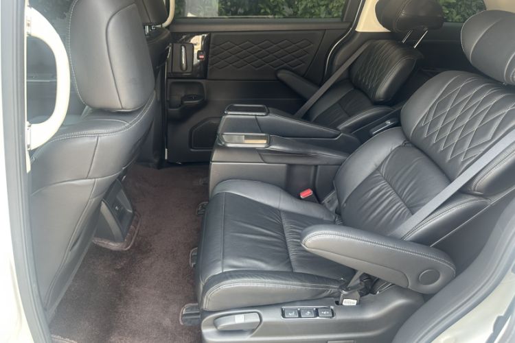 Used Honda Elysion 2019 2.0L Hybrid Luxury Edition Interior 3