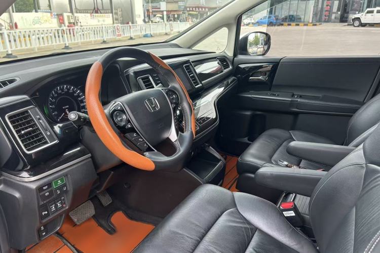 Used Honda Elysion 2019 2.0L Hybrid Luxury Edition Interior 3
