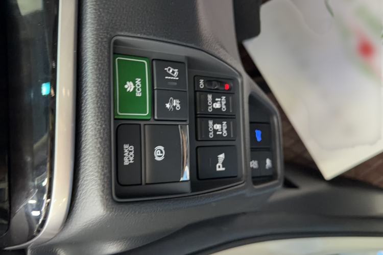 Used Honda Elysion 2019 2.0L Hybrid Supreme Edition Interior 4