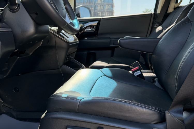 Used Honda Elysion 2019 2.0L Hybrid Comfort Edition Interior 4