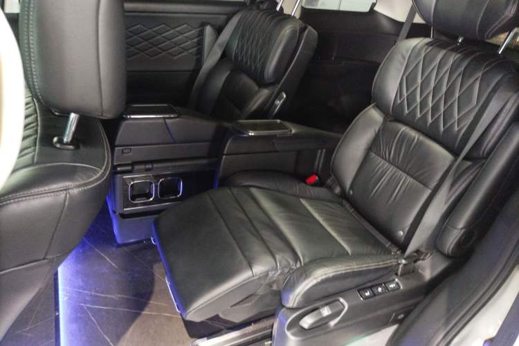 Used Honda Elysion 2019 2.0L Hybrid Luxury Edition Interior 4