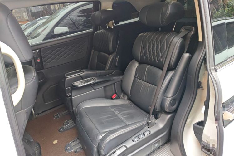Used Honda Elysion 2019 2.0L Hybrid Luxury Edition Interior 4