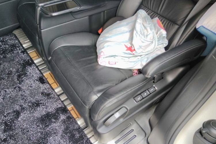 Used Honda Elysion 2019 2.0L Hybrid Luxury Edition Interior 4