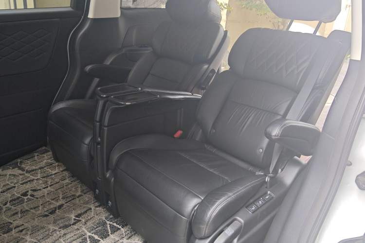 Used Honda Elysion 2019 2.0L Hybrid Luxury Edition Interior 4