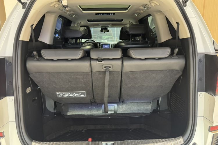 Used Honda Elysion 2019 2.0L Hybrid Luxury Edition Interior 4