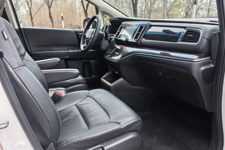 Used Honda Elysion 2019 2.0L Hybrid Luxury Edition Interior 4