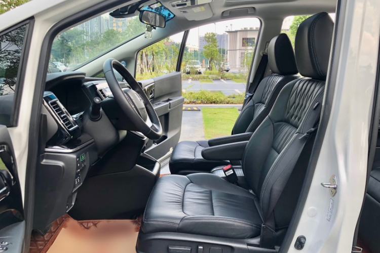 Used Honda Elysion 2019 2.0L Hybrid Luxury Edition Interior 4