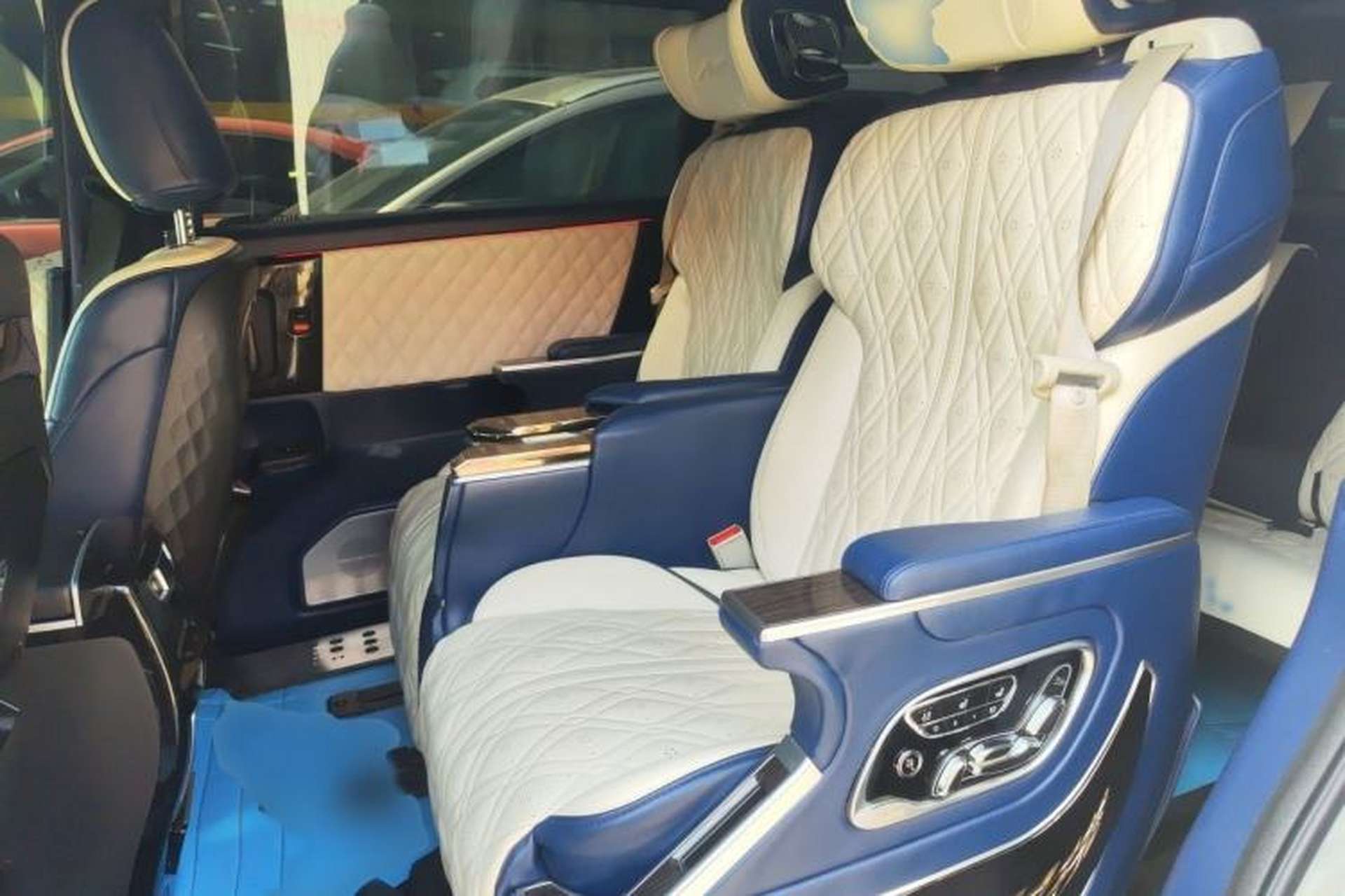 Used Honda Elysion 2019 2.0L Hybrid Luxury Edition Interior 4