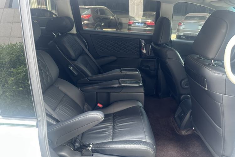 Used Honda Elysion 2019 2.0L Hybrid Luxury Edition Interior 4