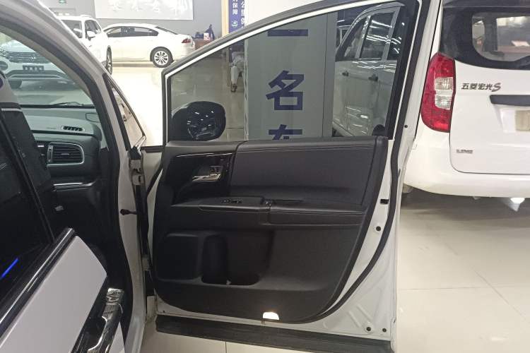 Used Honda Elysion 2019 2.0L Hybrid Luxury Edition Interior 5
