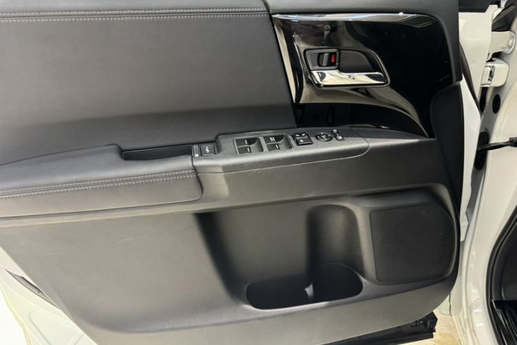 Used Honda Elysion 2019 2.0L Hybrid Luxury Edition Interior 5