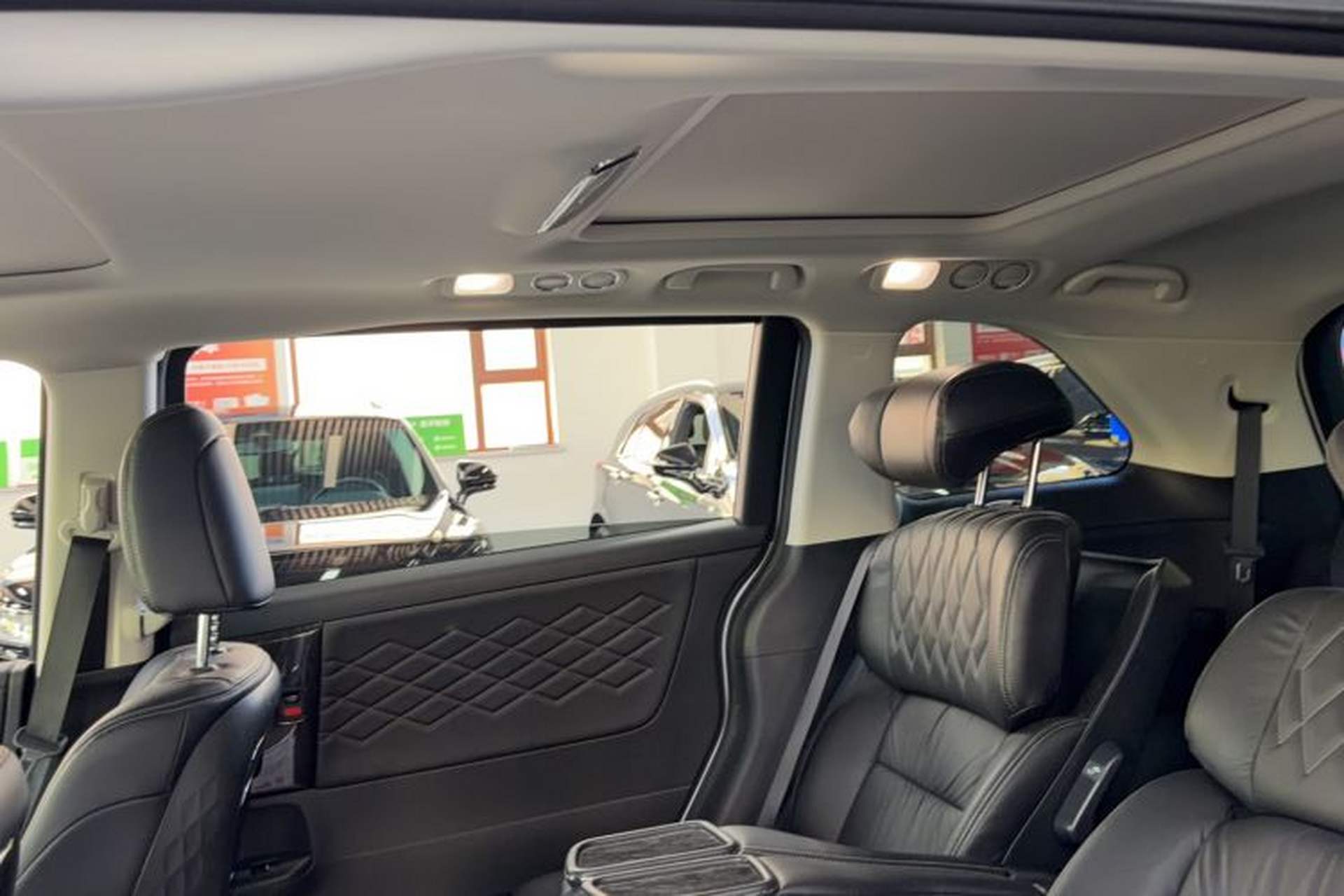 Used Honda Elysion 2019 2.0L Hybrid Supreme Edition Interior 6