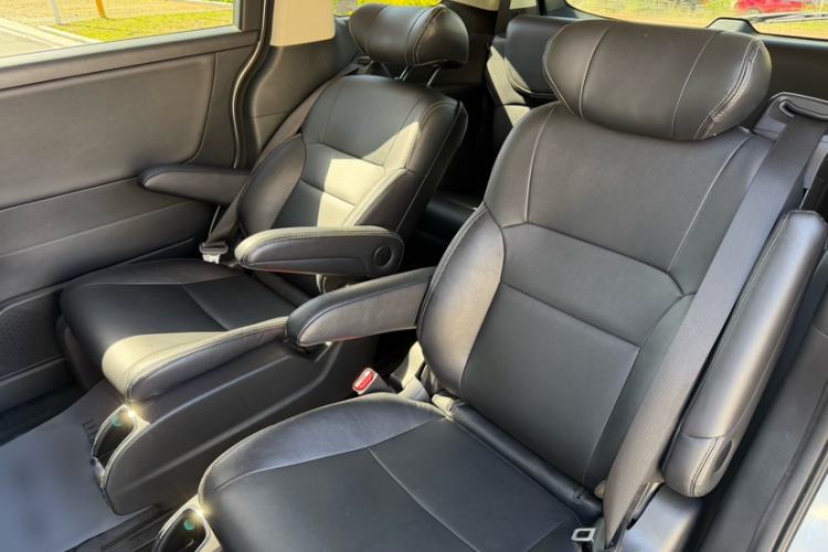 Used Honda Elysion 2019 2.0L Hybrid Comfort Edition Interior 6