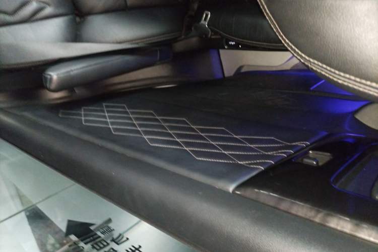 Used Honda Elysion 2019 2.0L Hybrid Luxury Edition Interior 6