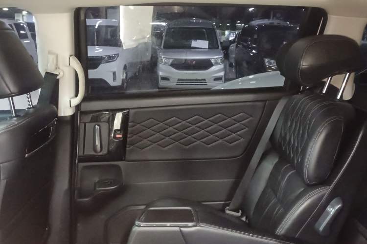 Used Honda Elysion 2019 2.0L Hybrid Luxury Edition Interior 6