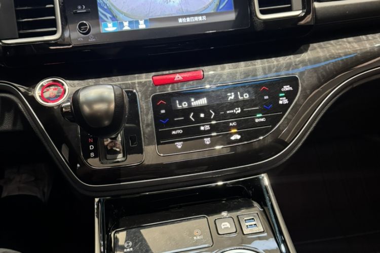 Used Honda Elysion 2019 2.0L Hybrid Luxury Edition Interior 6
