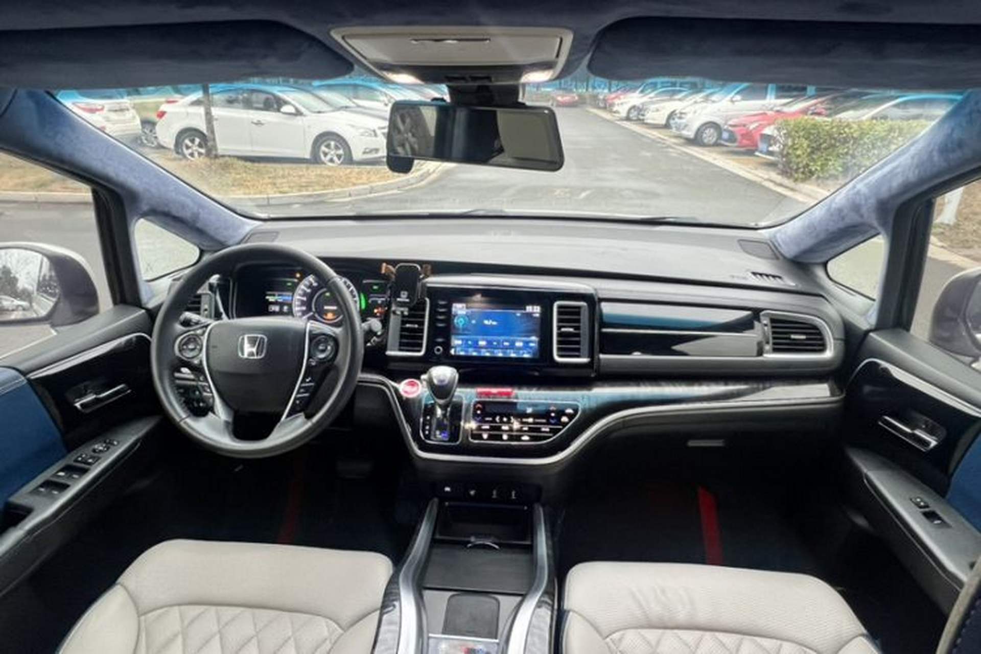 Used Honda Elysion 2019 2.0L Hybrid Comfort Edition Interior 6