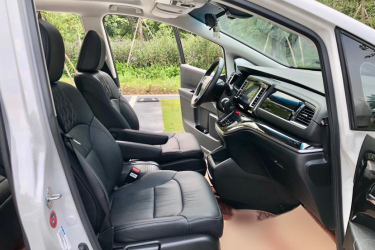 Used Honda Elysion 2019 2.0L Hybrid Luxury Edition Interior 6