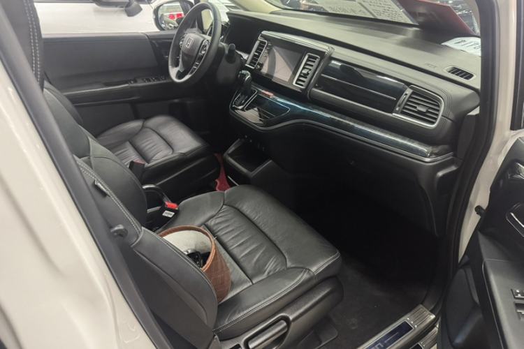 Used Honda Elysion 2019 2.0L Hybrid Luxury Edition Interior 6