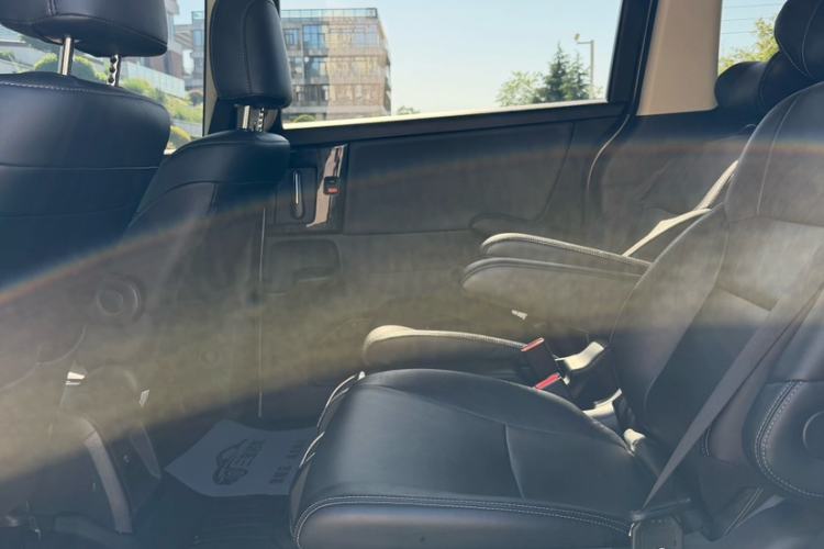 Used Honda Elysion 2019 2.0L Hybrid Comfort Edition Interior 7
