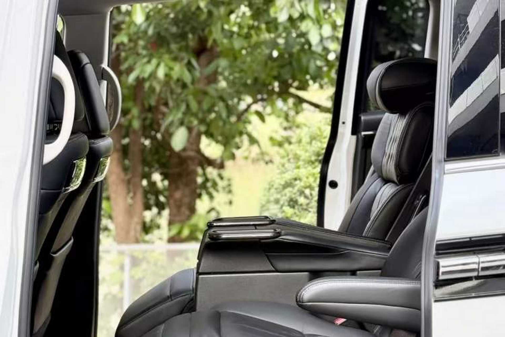 Used Honda Elysion 2019 2.0L Hybrid Luxury Edition Interior 7