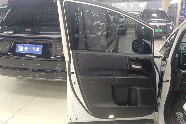 Used Honda Elysion 2019 2.0L Hybrid Luxury Edition Interior 7