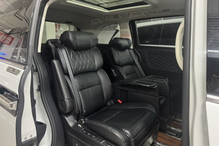 Used Honda Elysion 2019 2.0L Hybrid Luxury Edition Interior 7
