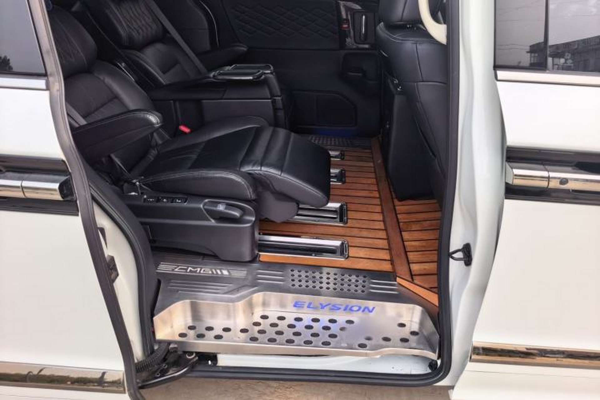 Used Honda Elysion 2019 2.0L Hybrid Comfort Edition Interior 8