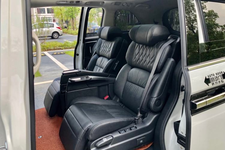 Used Honda Elysion 2019 2.0L Hybrid Luxury Edition Interior 8