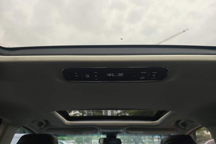 Used Honda Elysion 2019 2.0L Hybrid Luxury Edition Interior 9
