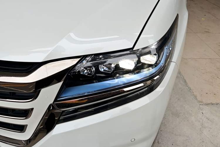 Used Honda Elysion 2019 2.0L Hybrid Supreme Edition Left Front Headlight