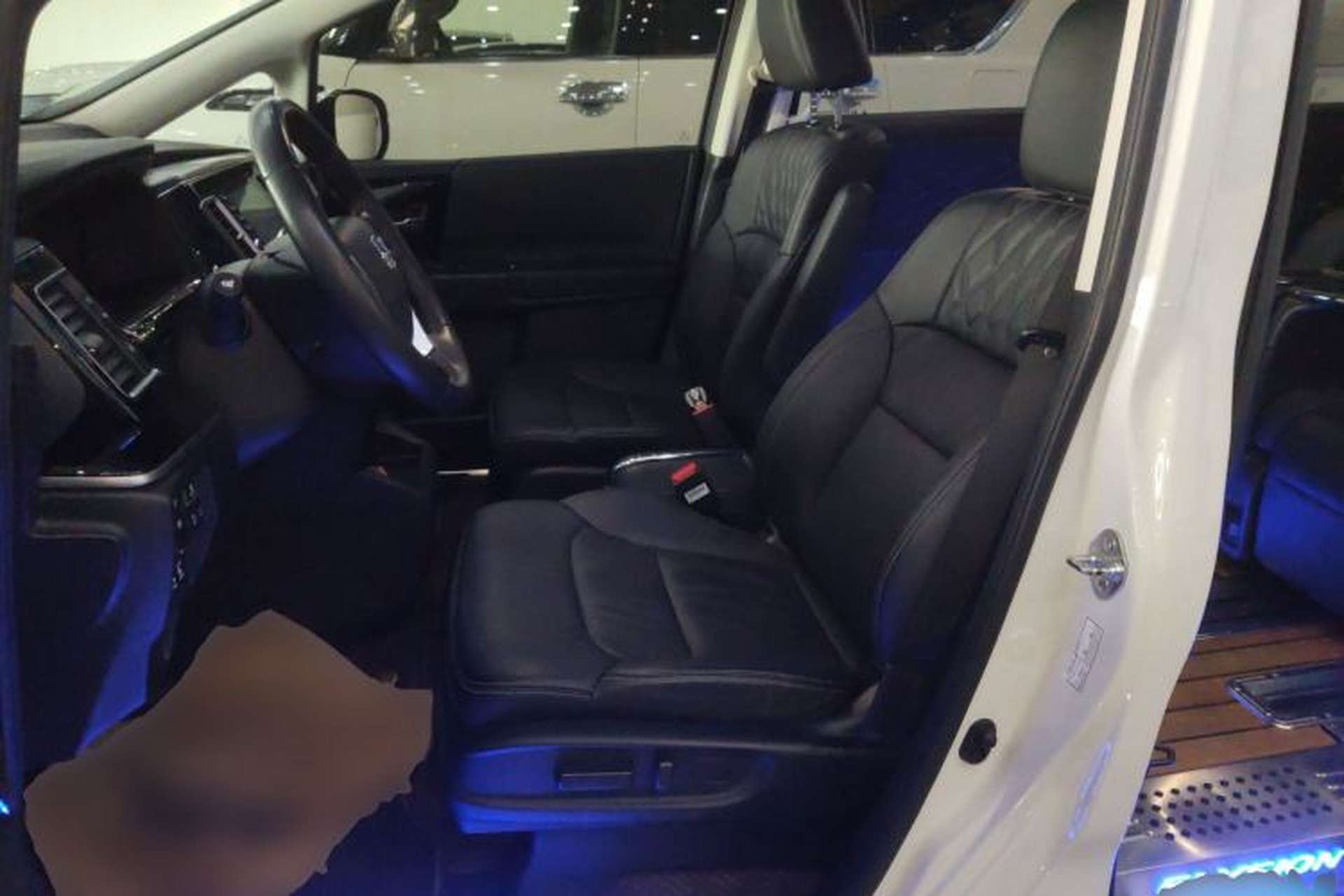 Used Honda Elysion 2019 2.0L Hybrid Luxury Edition Left Front Seat