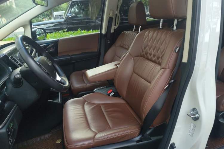 Used Honda Elysion 2019 2.0L Hybrid Supreme Edition Left Front Seat