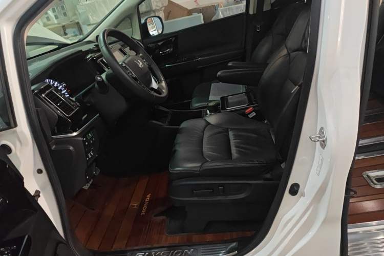 Used Honda Elysion 2019 2.0L Hybrid Luxury Edition Left Front Seat