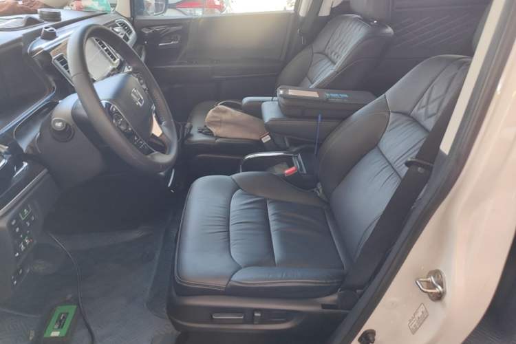 Used Honda Elysion 2019 2.0L Hybrid Supreme Edition Left Front Seat
