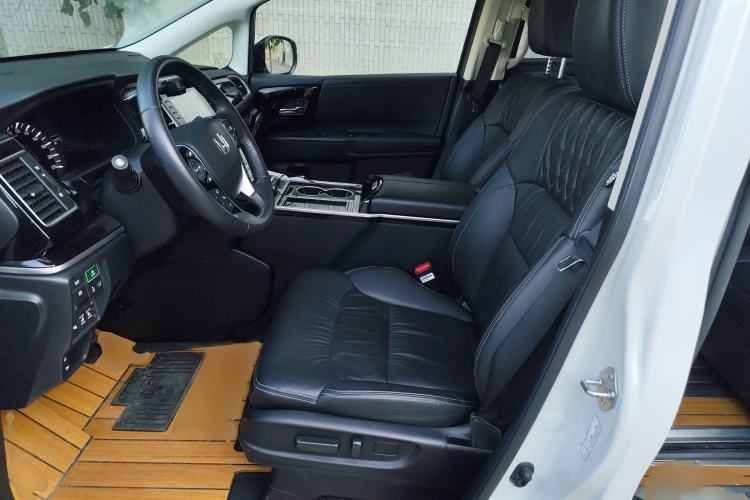 Used Honda Elysion 2019 2.0L Hybrid Luxury Edition Left Front Seat