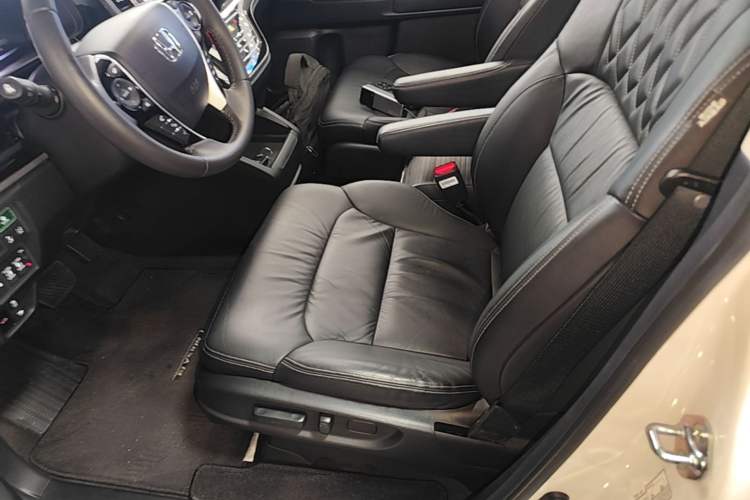 Used Honda Elysion 2019 2.0L Hybrid Luxury Edition Left Front Seat