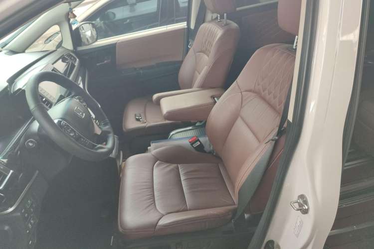 Used Honda Elysion 2019 2.0L Hybrid Supreme Edition Left Front Seat