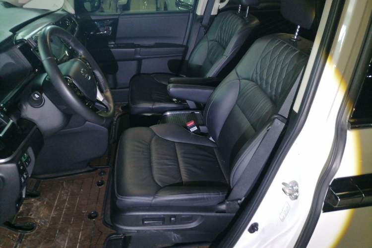 Used Honda Elysion 2019 2.0L Hybrid Luxury Edition Left Front Seat