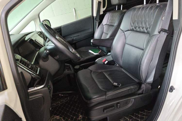 Used Honda Elysion 2019 2.0L Hybrid Luxury Edition Left Front Seat