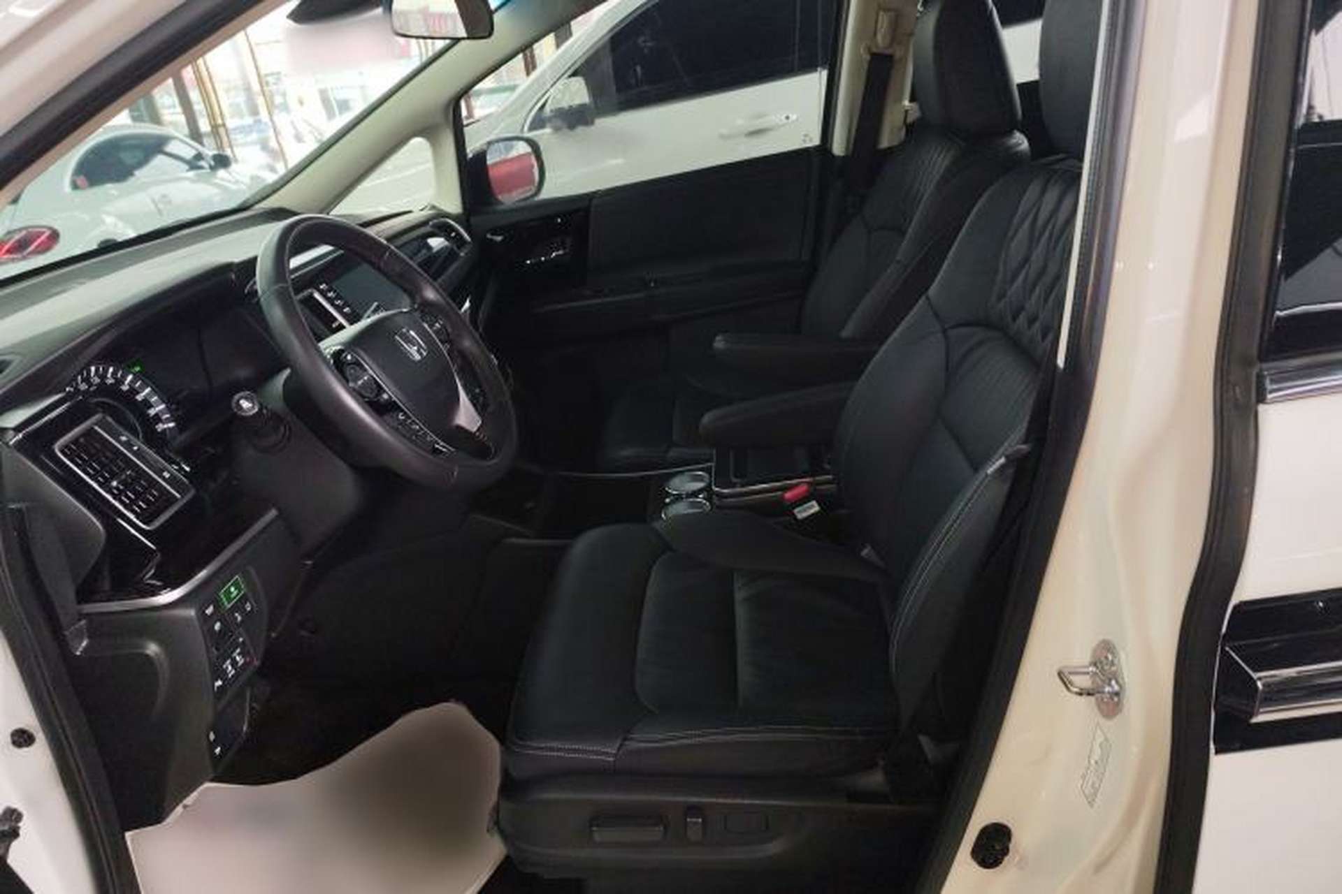Used Honda Elysion 2019 2.0L Hybrid Luxury Edition Left Front Seat