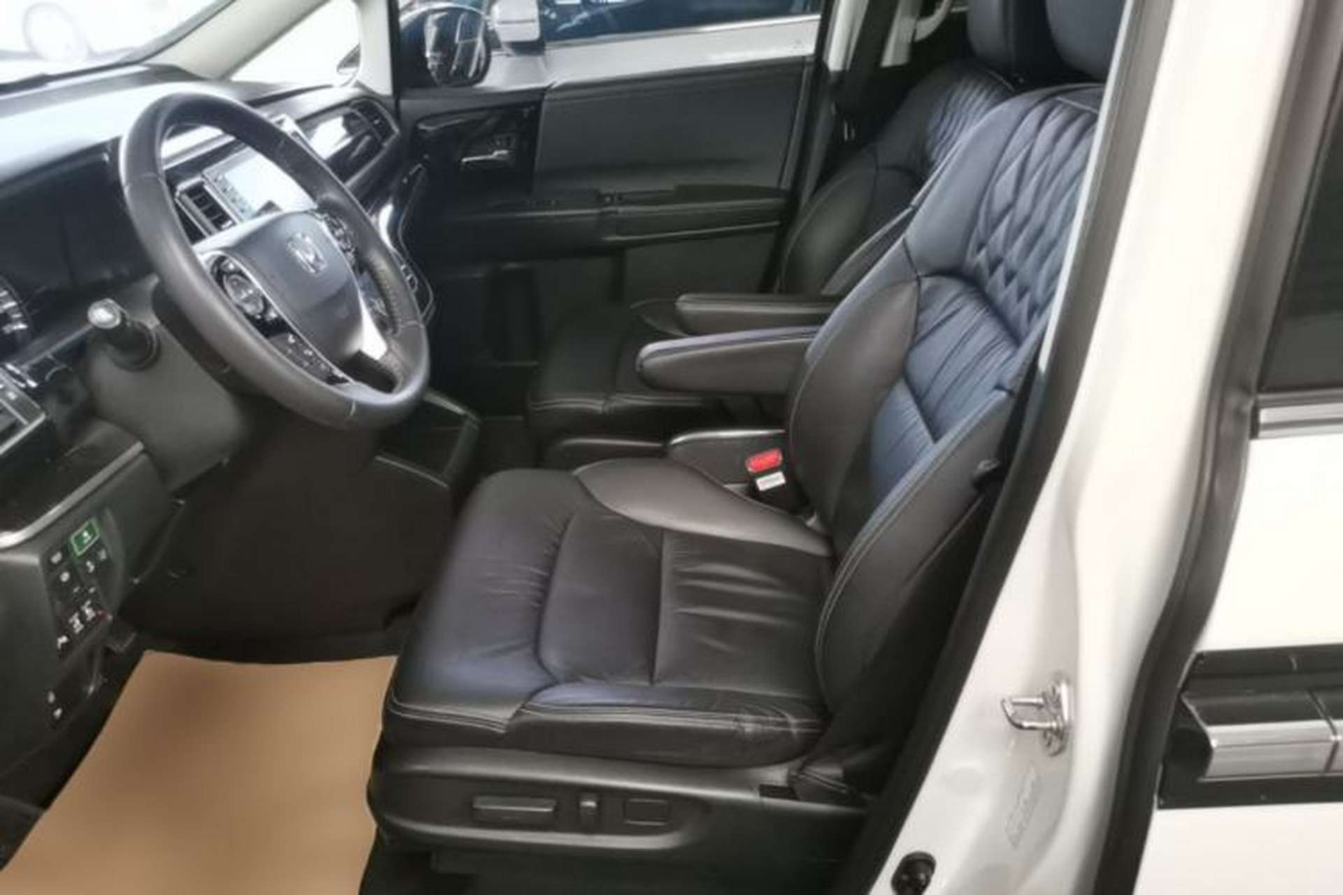 Used Honda Elysion 2019 2.0L Hybrid Luxury Edition Left Front Seat