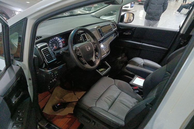 Used Honda Elysion 2019 2.0L Hybrid Luxury Edition Left Front Seat