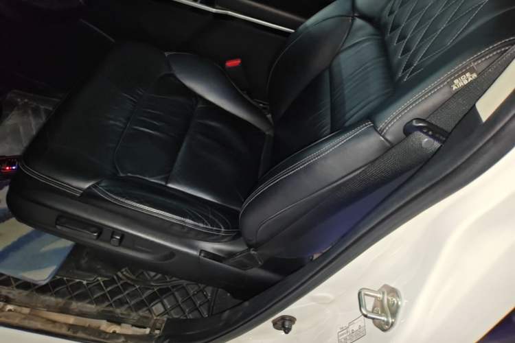 Used Honda Elysion 2019 2.0L Hybrid Supreme Edition Left Front Seat