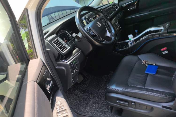 Used Honda Elysion 2019 2.0L Hybrid Luxury Edition Left Front Seat