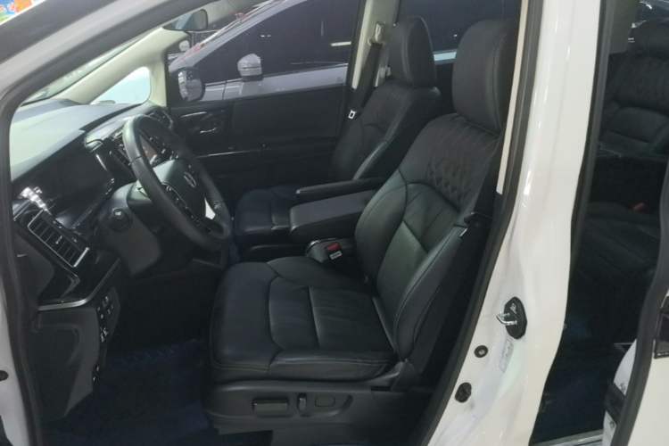 Used Honda Elysion 2019 2.0L Hybrid Luxury Edition Left Front Seat