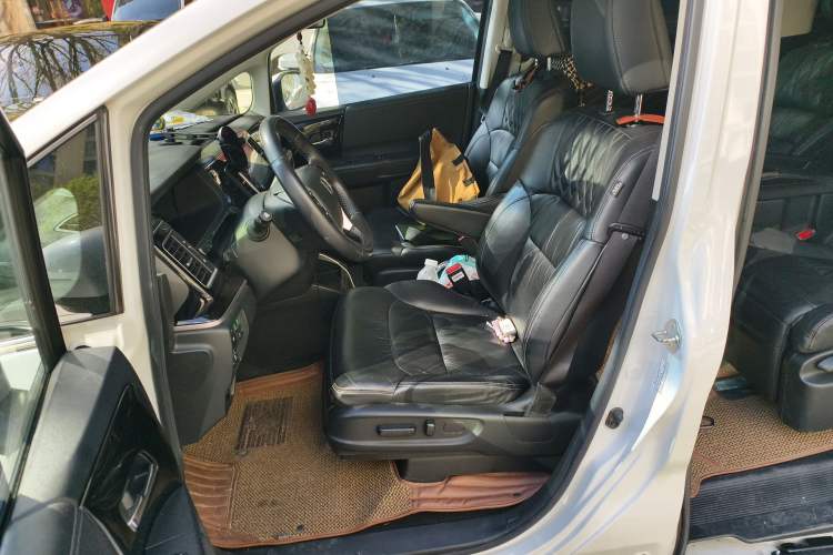 Used Honda Elysion 2019 2.0L Hybrid Luxury Edition Left Front Seat