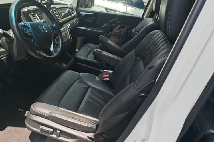 Used Honda Elysion 2019 2.0L Hybrid Luxury Edition Left Front Seat